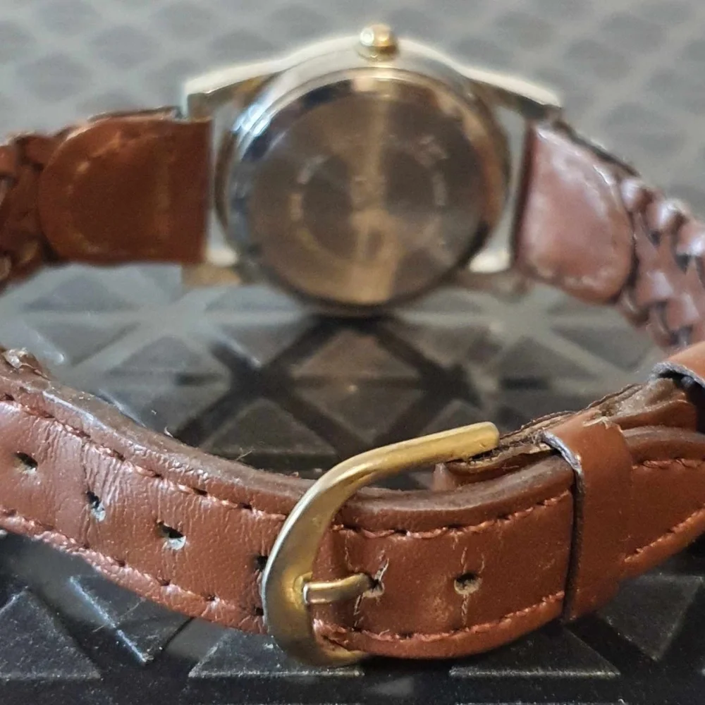🦋10/$20🦋 Goldtone/White Braided Leather Women's Watch